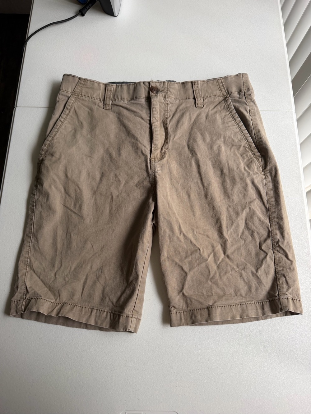 Iron Co. khaki cotton & spandex shorts size 32 T0096